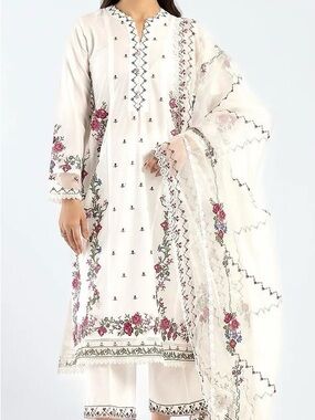 ETHNC BRAND White Embroidered Floral Kurta Set
